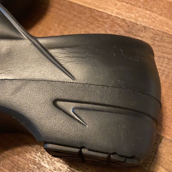 Any wear black nursing shoes size 8 W - Picture 6 of 7